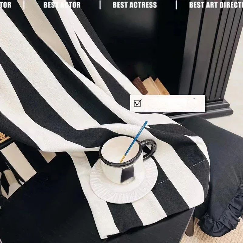 Vertical Striped Black and Whi - Home Fragrance French recension och pris